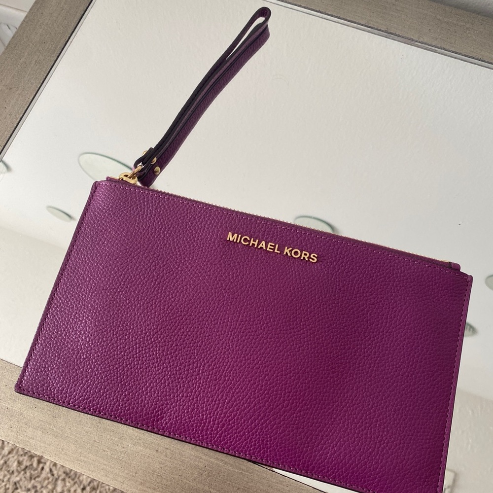 Michael Kors wristlet (ONLY USED ONCE)